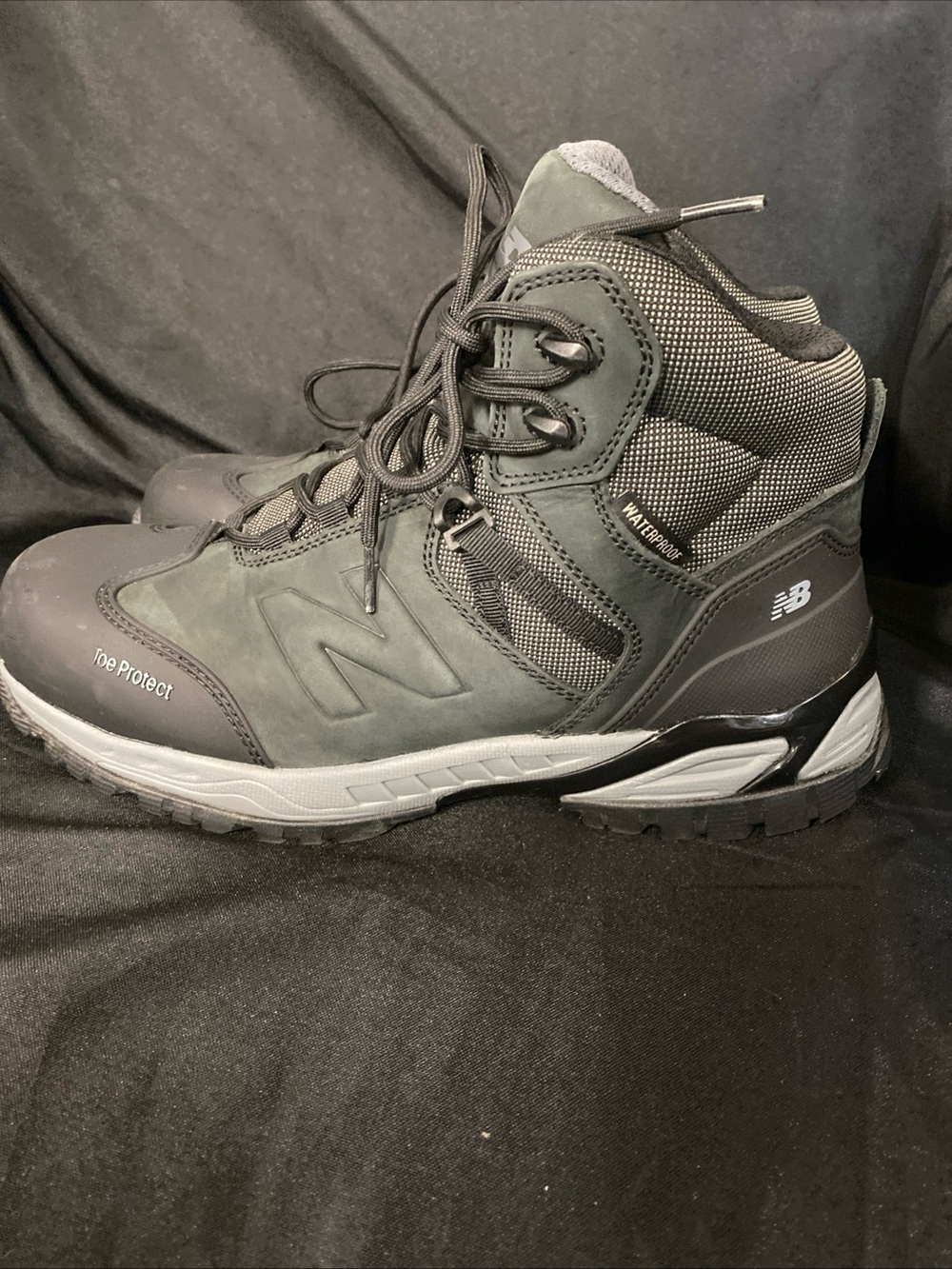 New Balance Men's Waterproof Work Boot Steel Toe size 10.5 - Gray/Black